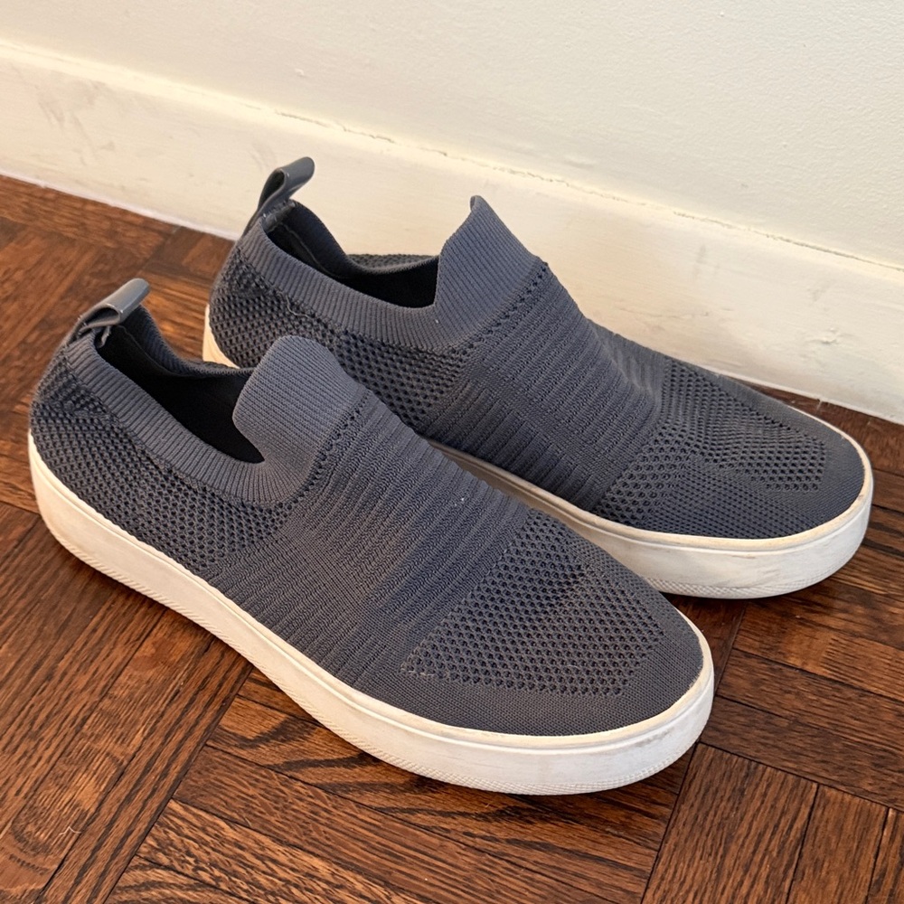 Steve Madden Dark Gray Slip-On Womens Sneakers size 8